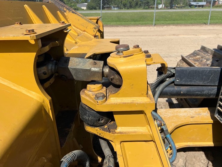 2020-caterpillar-d6k2-lgp-image-11