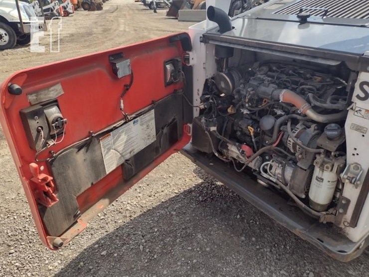 2022-bobcat-s740-image-25