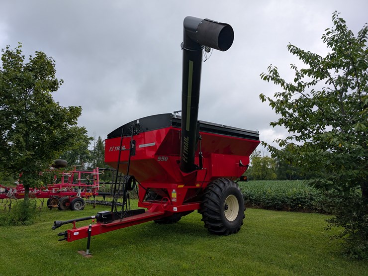 #2987-•-e-z-trail-550-unloading-grain-cart-image-1