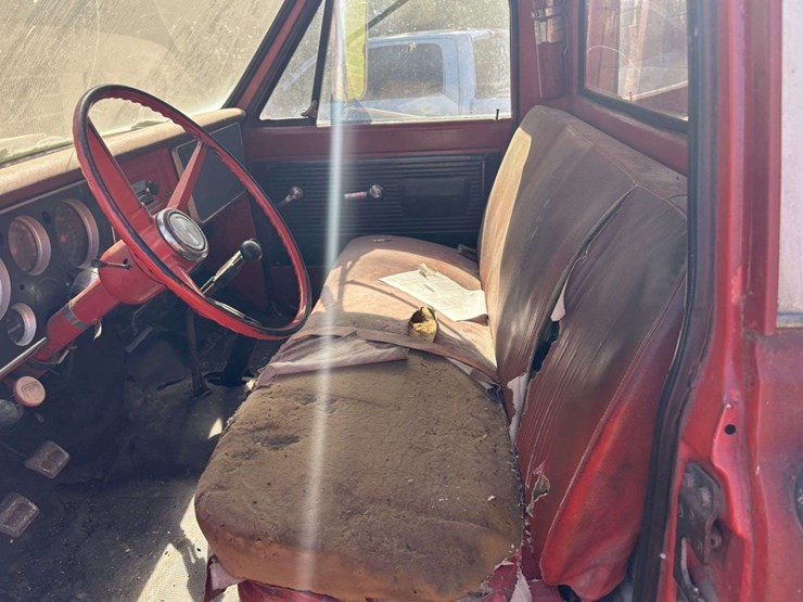 1967-chevy-c50-grain-truck,-tandem-axle-with-hyd-lift-tag-axle,-350-v8,-4+2,-8.25-20-tires,-17.5’-wo-image-21