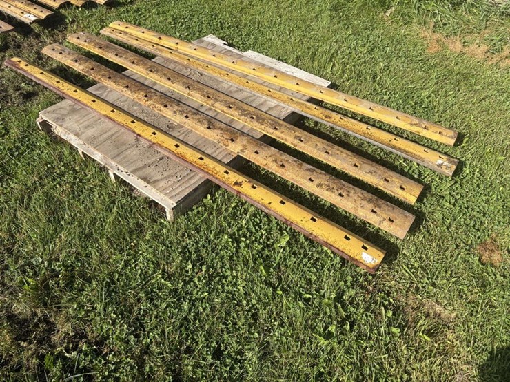 (5)-8’-used-grader-blades,-off-of-cat,-(a)-image-1