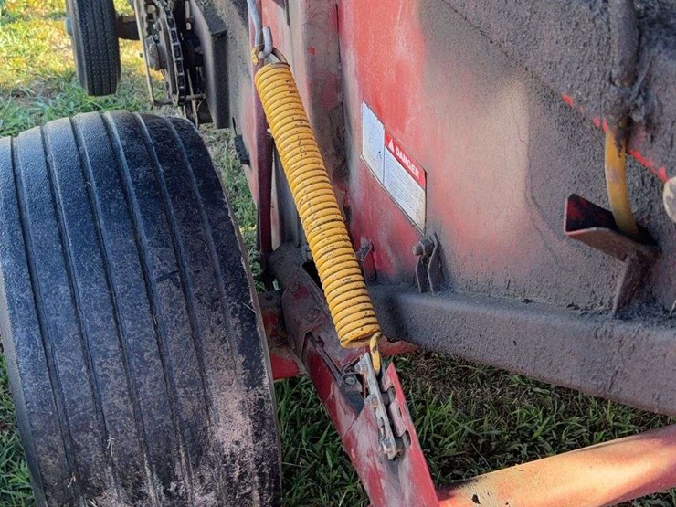 new-holland-853-image-17