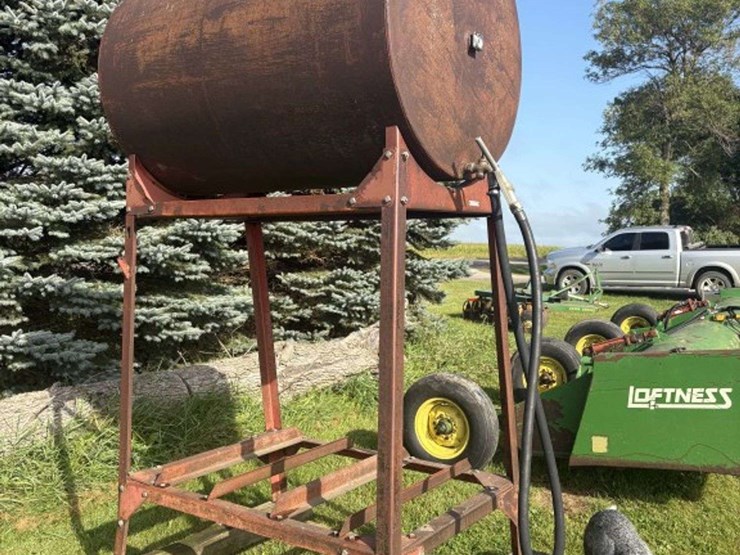 300-gal-fuel-barrel-on-stand,-last-used-for-gas-image-2