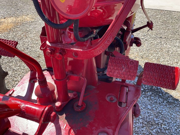 1950-ih-farmall-m-image-22