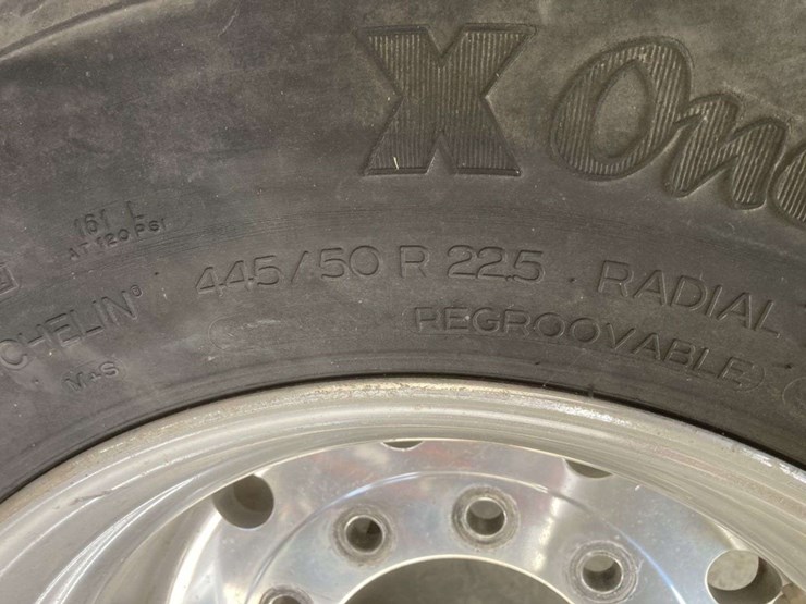 (1)-michelin-x-one-xdn2-445/50r22.5-super-single-tire-on-10-bolt-alum-rim-image-6