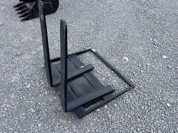 #28431-•-giyi-29"-pallet-forks-image-1