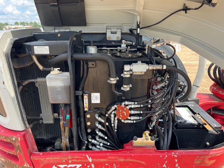 2017-takeuchi-tb240-image-29