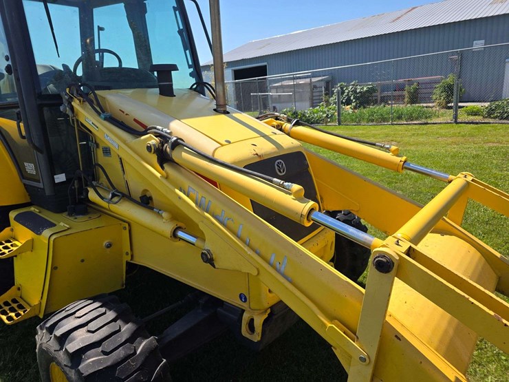 new-holland-lb75-image-25