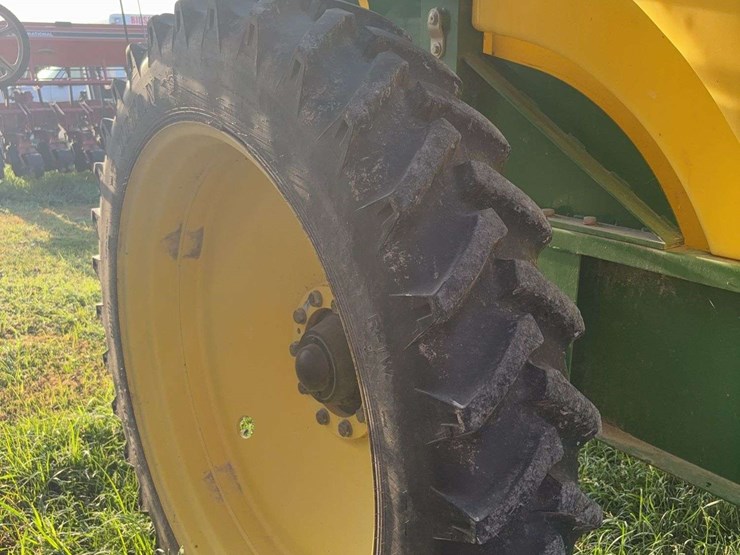 top-air-1200-sprayer,-90ft-boom,-monitor-control-box,-manual,-hydraulic-drive,-1200-gallon-tank,-used-this-spring,-20"-spacing,-320/90r46-tires-image-8