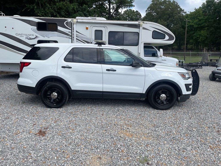 2018-ford-explorer-image-7