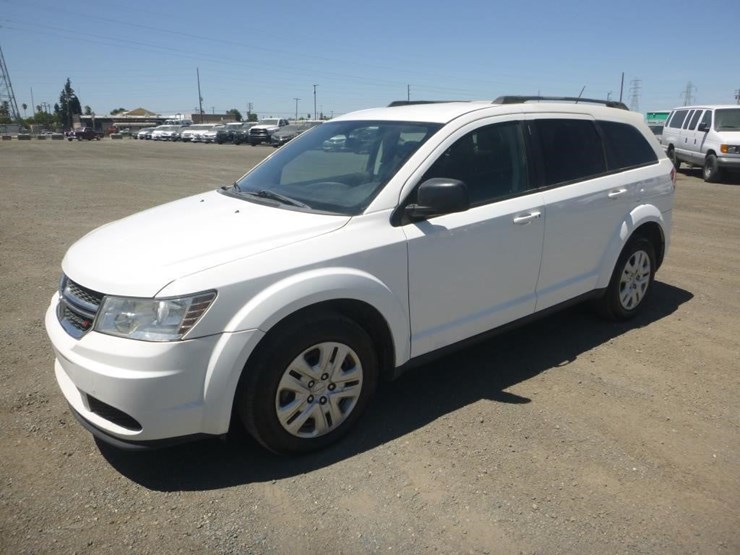 2017-dodge-journey-image-1