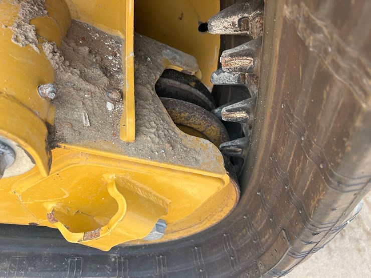 2024-caterpillar-255-skid-steer-image-24