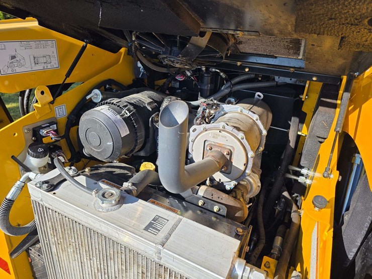 2019-gehl-v270-image-28