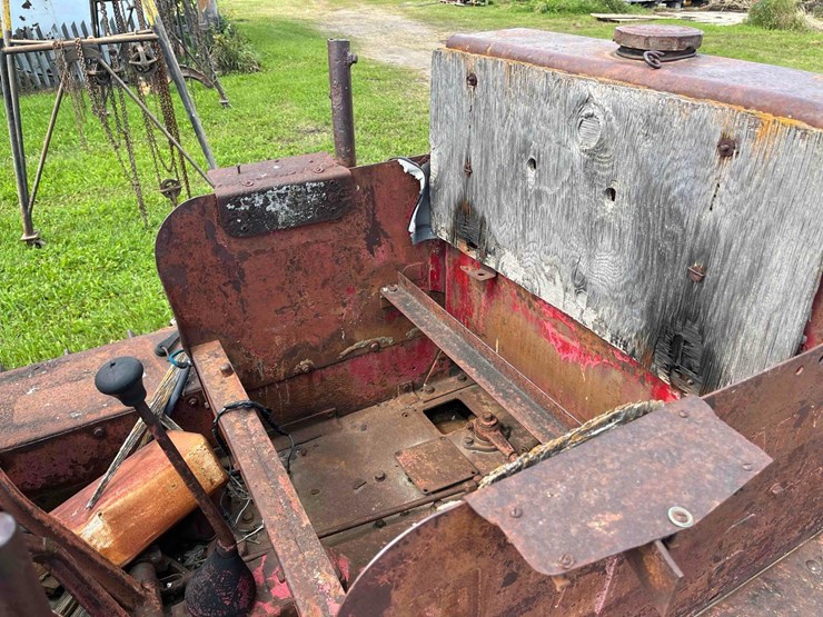 international-td14-crawler-image-9