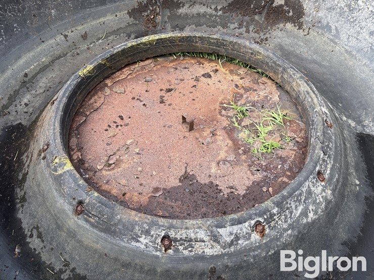 8.5’-rubber-livestock-water-tank-image-14