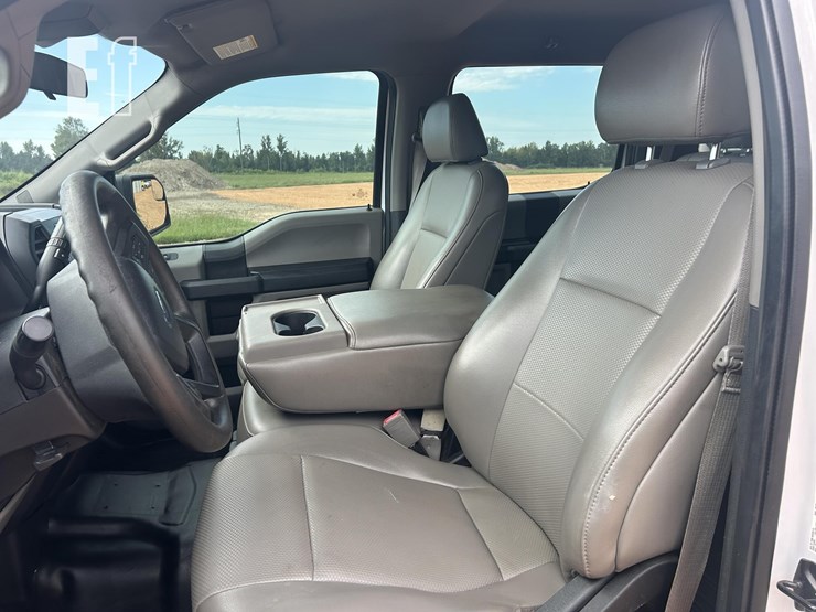 2020-ford-f150-image-25