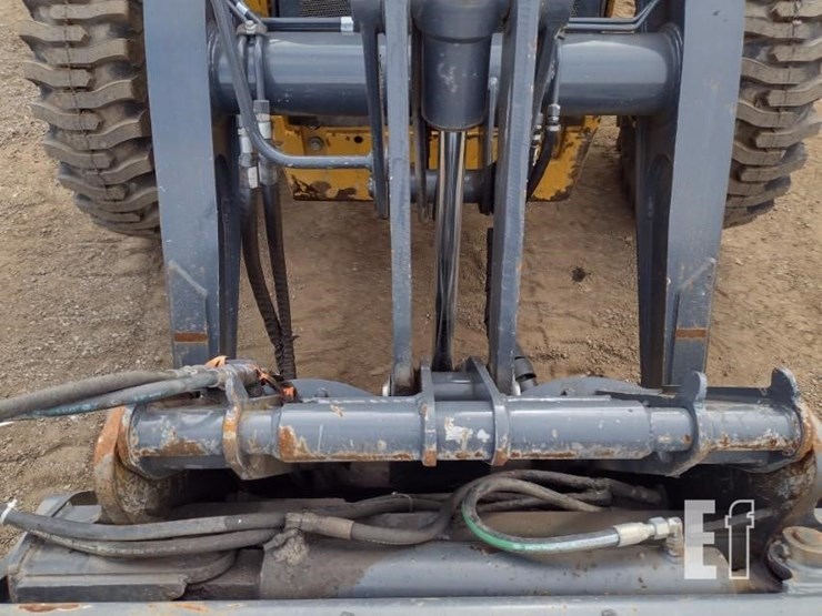 2020-deere-410l-image-19