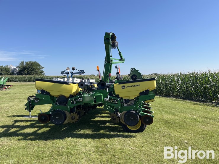 2018-john-deere-1765-image-8