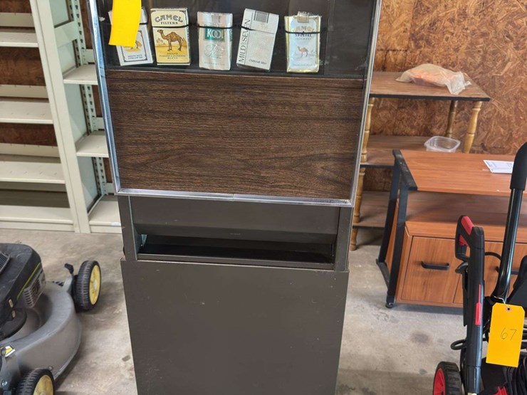 vintage-cigarette-vending-machine-image-1