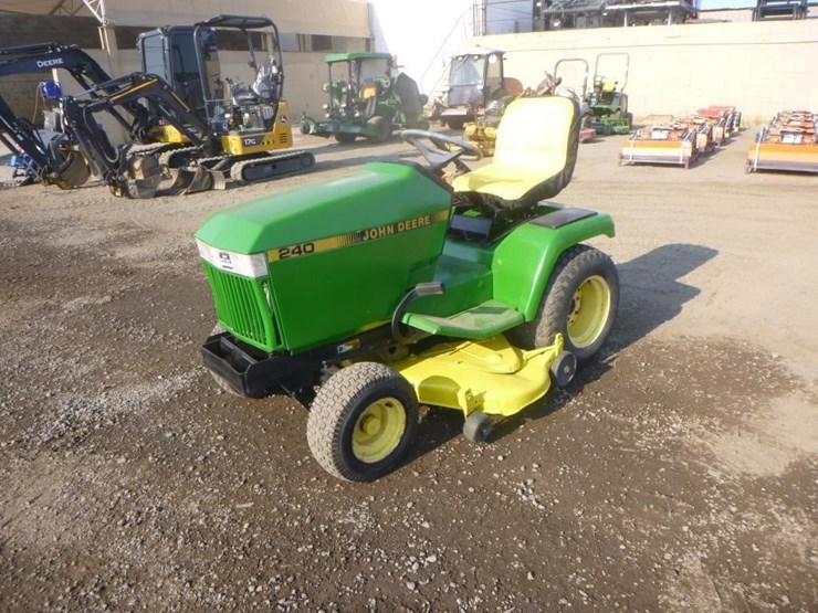 john-deere-240-image-1