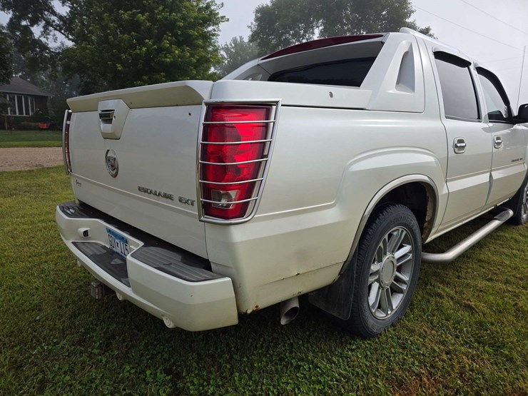 2003-cadillac-escalade-image-31