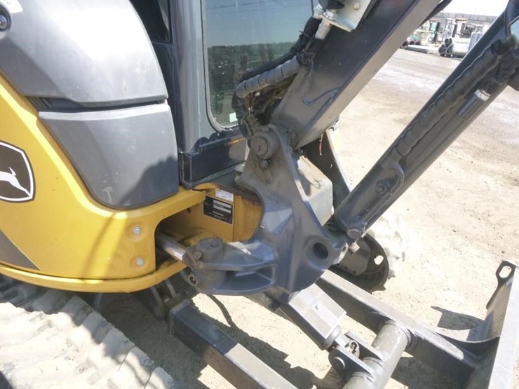 2022-deere-35g-image-36