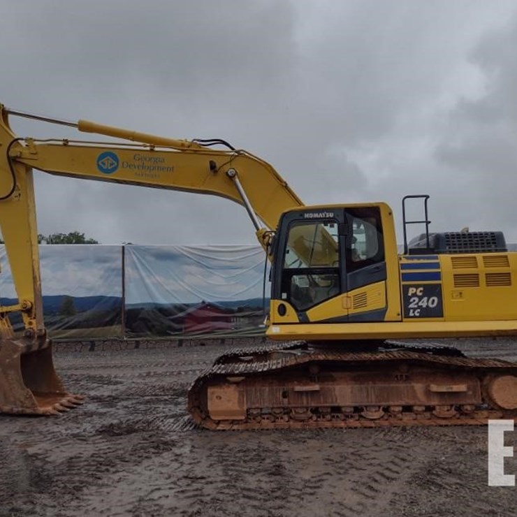2017 KOMATSU PC240 LC-11