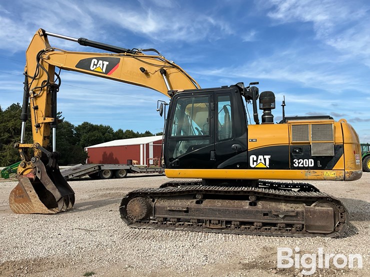 2011-caterpillar-320d-image-8