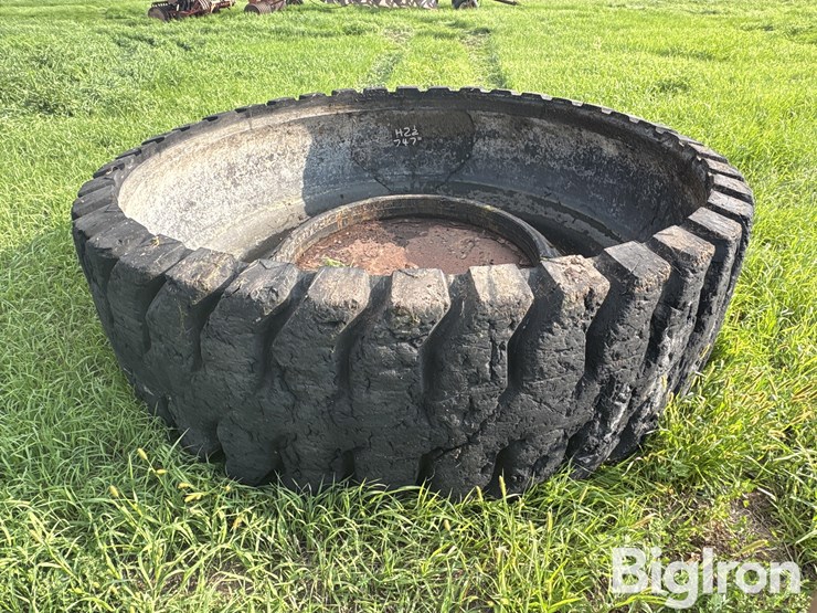 8.5’-rubber-livestock-water-tank-image-6