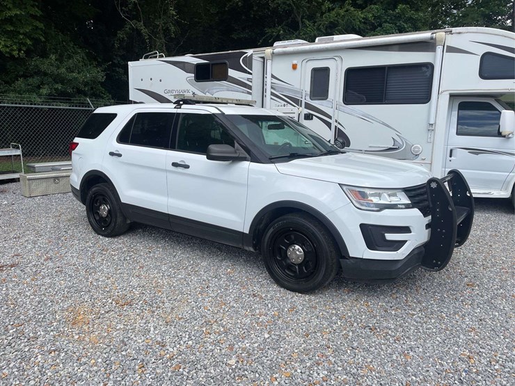 2018-ford-explorer-image-8