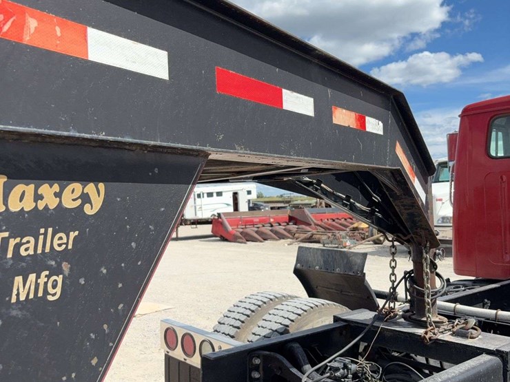 2008-maxey-gooseneck-tandem-axle-trailer-with-ramps,-14,000lb-axles,-7ft-wide,-22ft-long-+4ft-dovetail,-steel-floor,-front-job-box,-tandem-axle-image-16