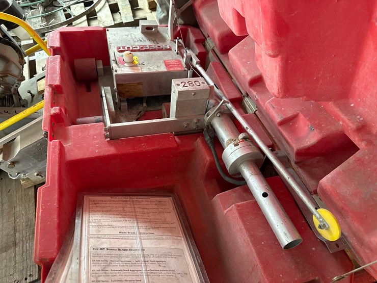 soff-cut-electric-green-concrete-saw-support-equipment-image-3