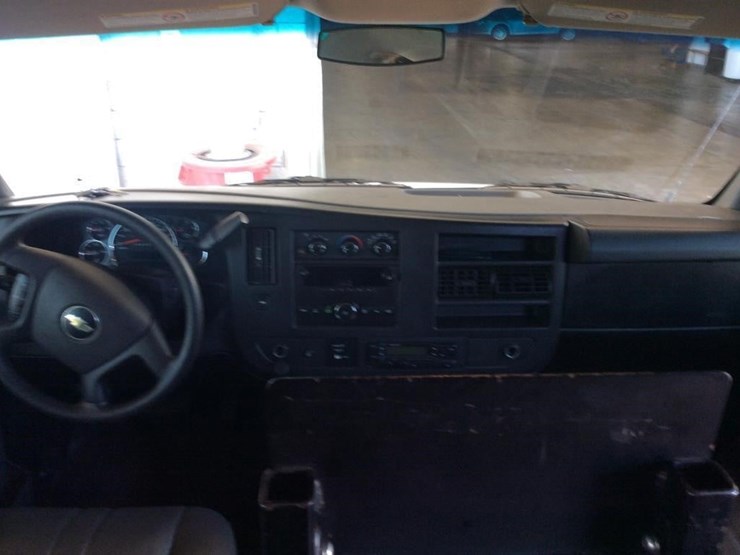 2013-chevrolet-3500-image-13