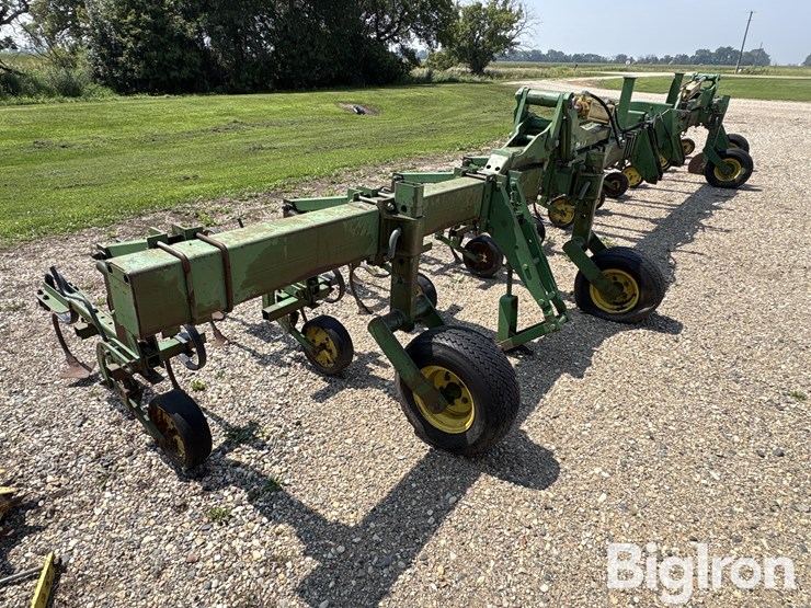 john-deere-845-image-19