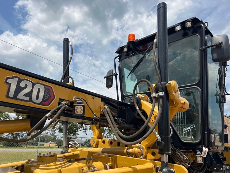 2020-caterpillar-120-image-13