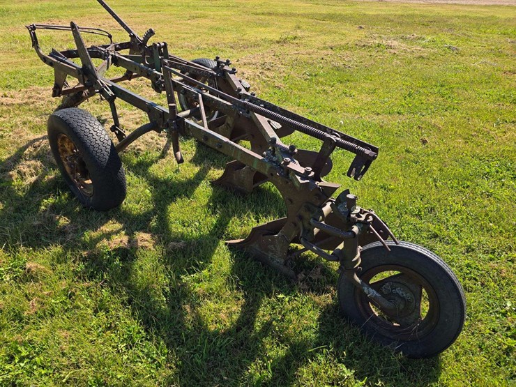 john-deere-3-bottom-plow-image-7