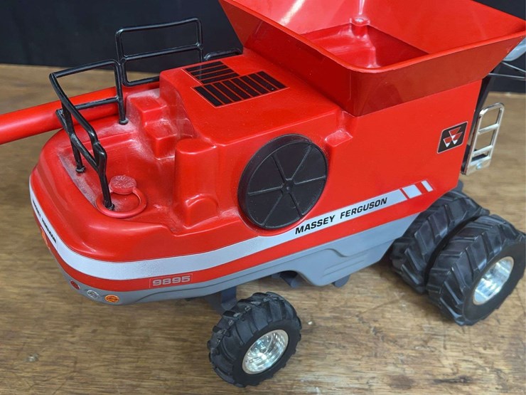 1/24-mf-9895-combine-2006-product-launch-nib-sm-image-16