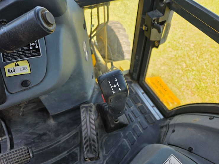 new-holland-lb75-image-41