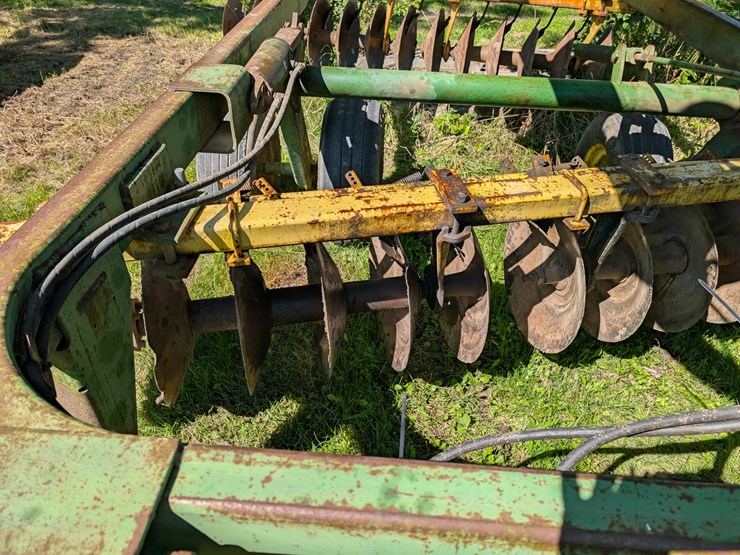 john-deere-220-image-3