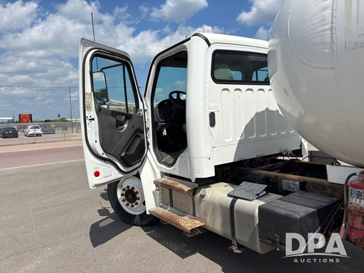 2006-freightliner-business-class-(dr12083)-image-55