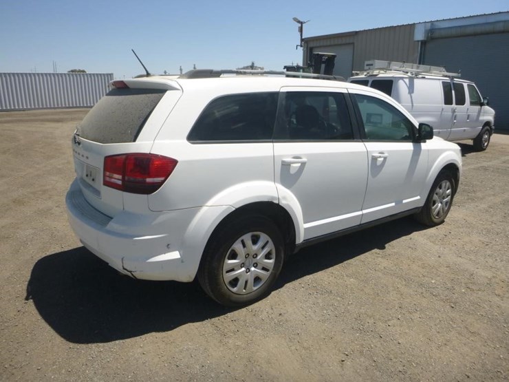 2017-dodge-journey-image-3