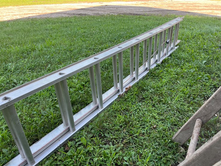 #3076-•-werner-aluminum-ladder-image-4