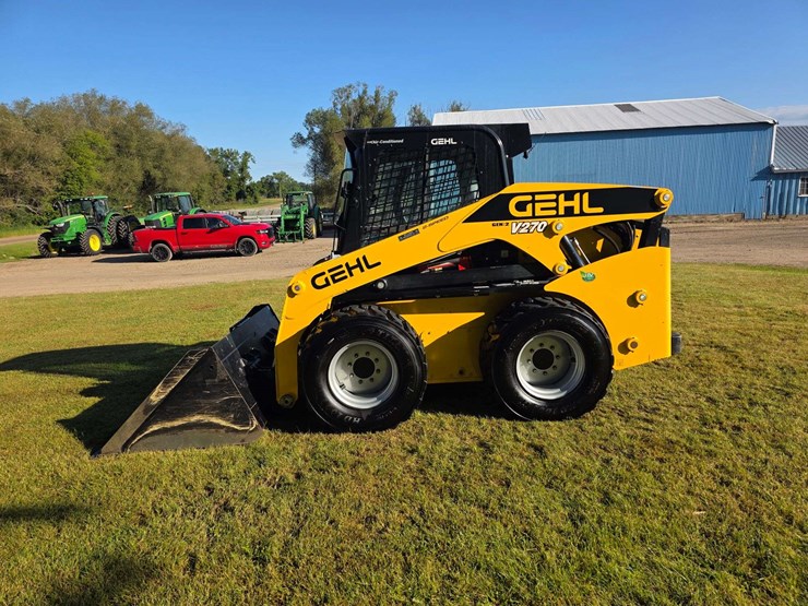 2019-gehl-v270-image-16