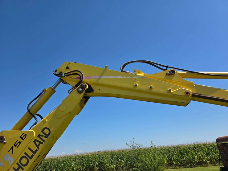 new-holland-lb75-image-61