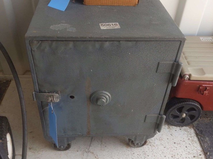 small-metal-safe-image-1