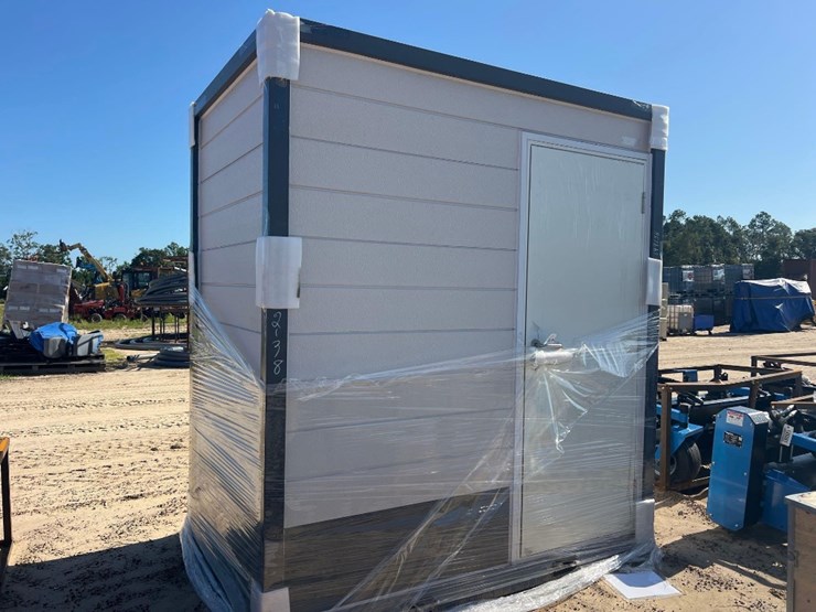 unused-raysky-rm87-96-mobile-toilet-image-2