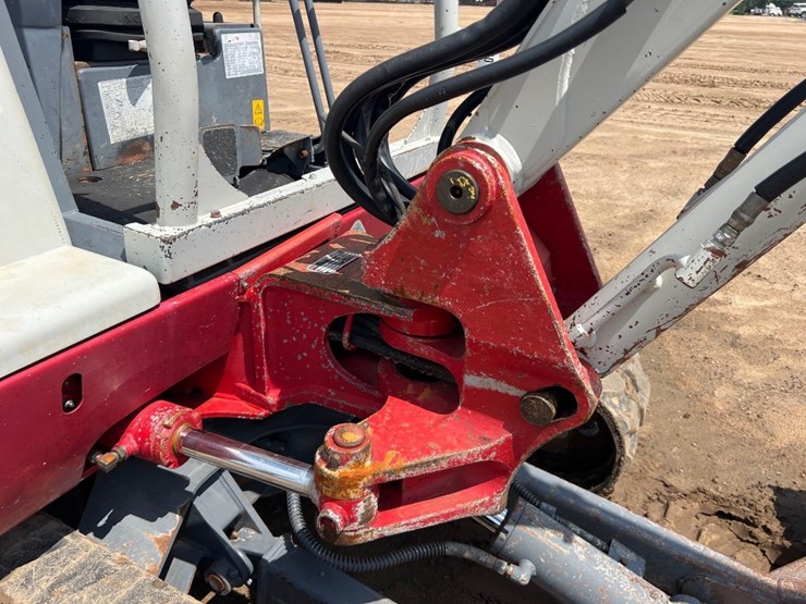 2010-takeuchi-tb235-image-23