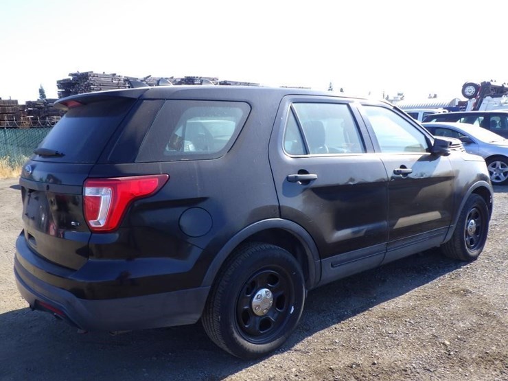 2017-ford-explorer-image-3