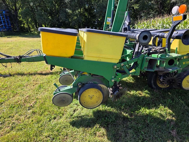 john-deere-7200-image-15