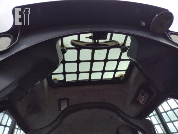 2015-deere-329e-image-13
